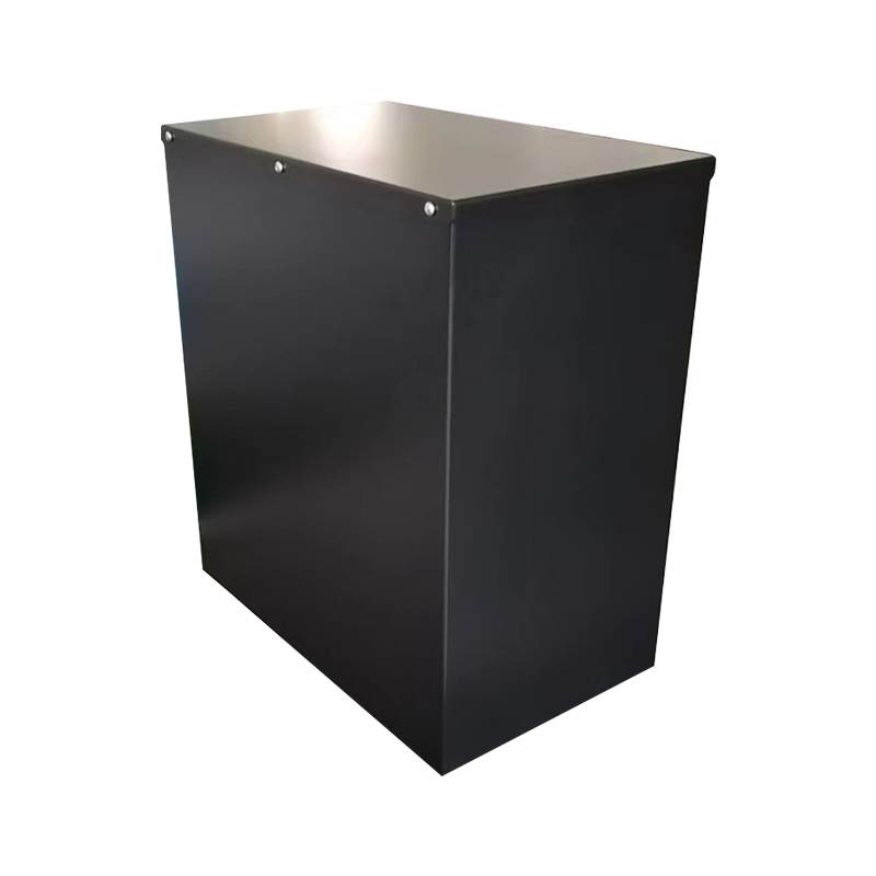 Yüksek kapasiteli evin altındaki parlak su dağıtıcısı